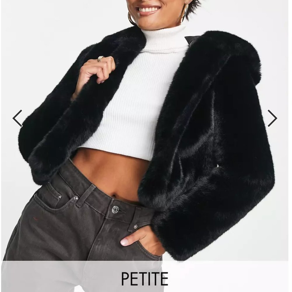 NWT Ever New Petite oversized hooded faux fur jacket in black, Size 2